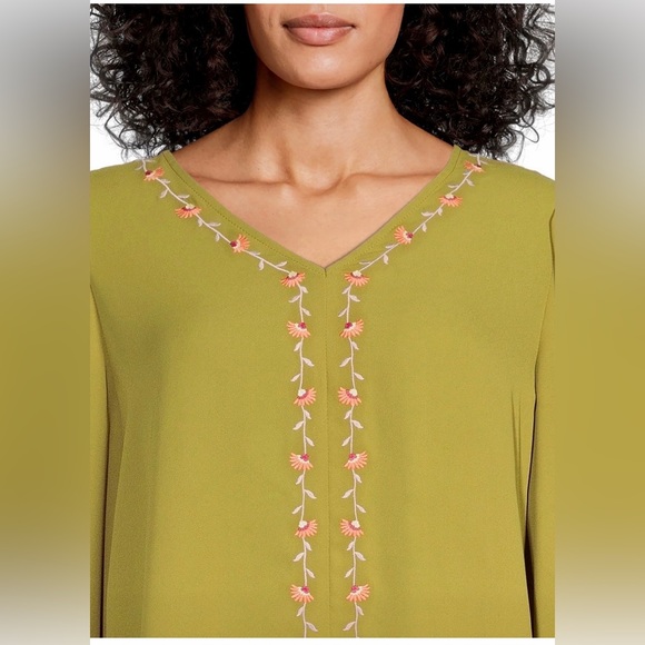 Pioneer woman embroidered tunic and gold hoop earrings. Both NWT! Ready to wear! - Picture 3 of 9